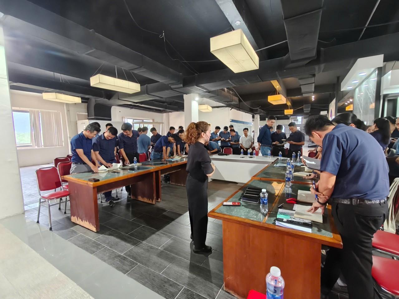 Hình ảnh đào tại tại nhà máy Eurotile