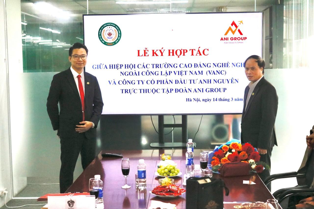 Ông Nguyễn Mạnh Tài - TGĐ của ANI Group (bên trái) và ông Nguyễn Đắc Hưng - Chủ tịch Hiệp hội (bên phải)
