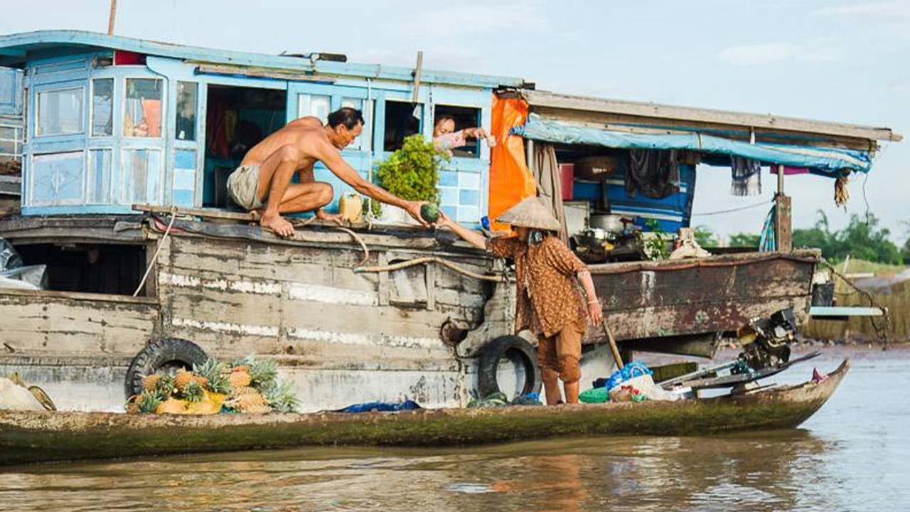 Chợ nổi Long Xuyên