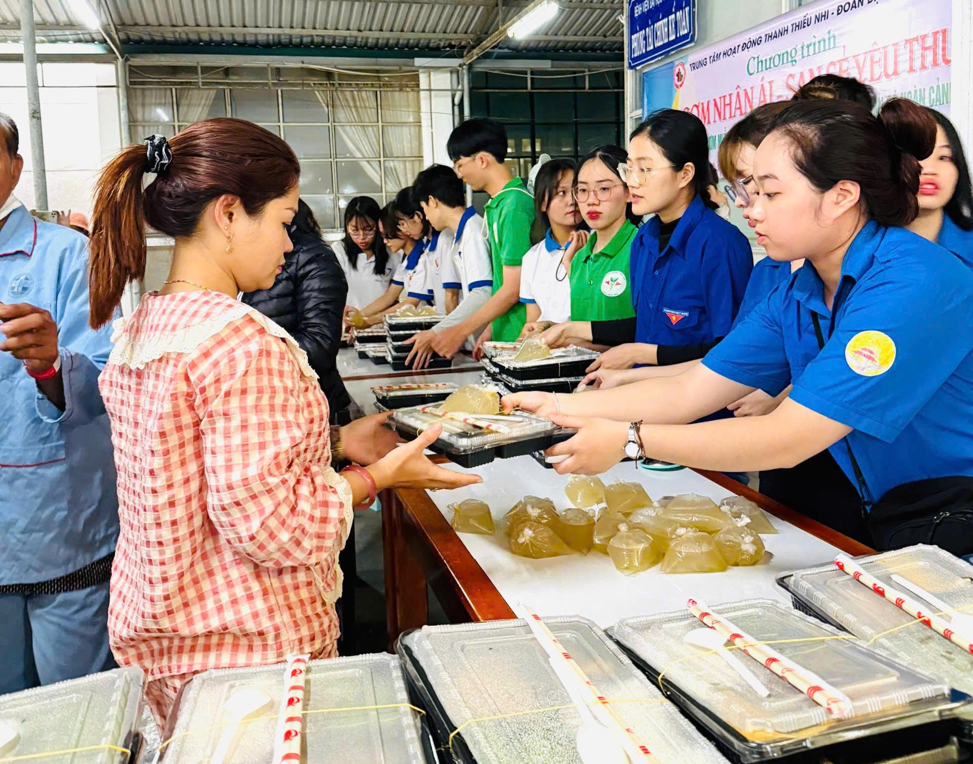 Chia sẻ vật chất