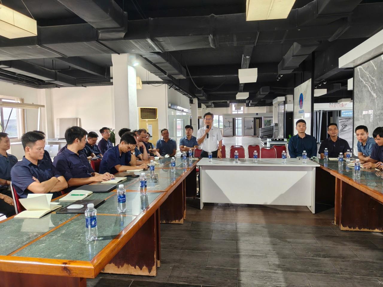 Đại diện nhà máy Eurotile phát biểu