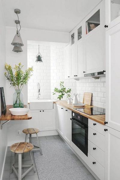 Mẫu nhà bếp nhỏ đẹp này dù diện tích “tí hon” nhưng vẫn đầy đủ công năng sử dụng