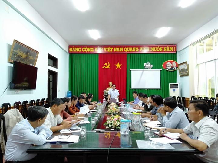UBND huyện tổ chức họp với Thường trực Đảng ủy, HĐND, UBND, UBMTTQVN xã và Hiệu trưởng các trường học trên địa bàn xã Phú Xuân