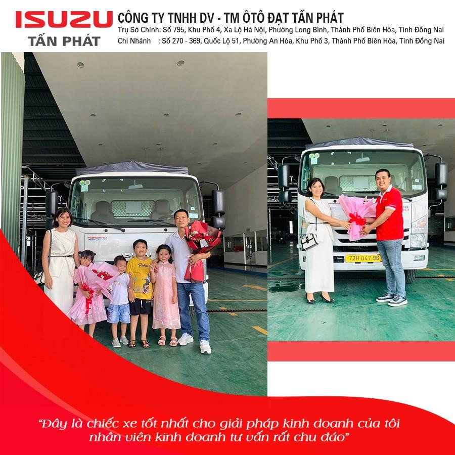 Bàn giao xe tải Isuzu cho gia đình anh chị khách