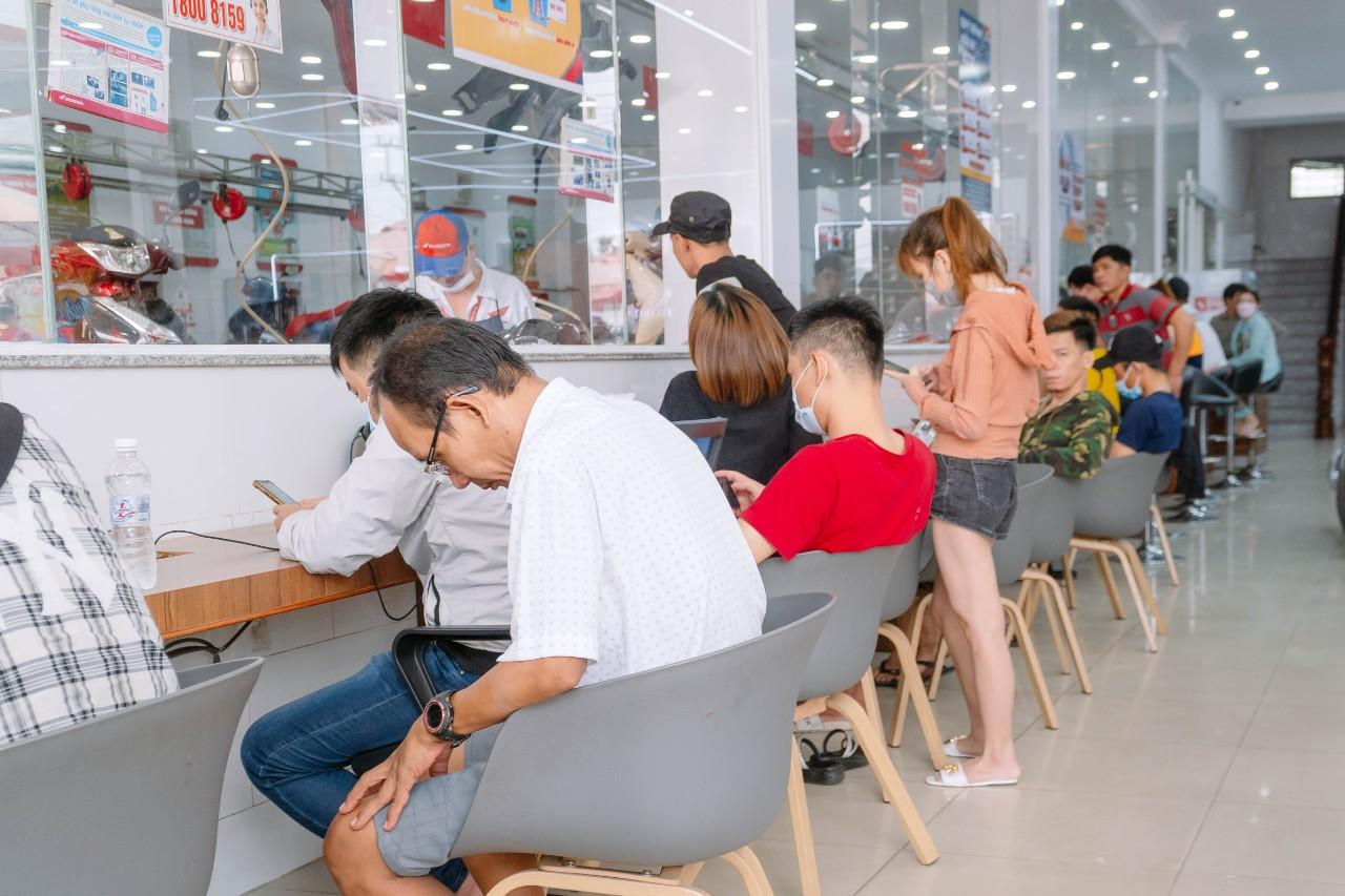 Phòng chờ mát mẻ, có chỗ sạc USB, phục vụ nước uống miễn phí