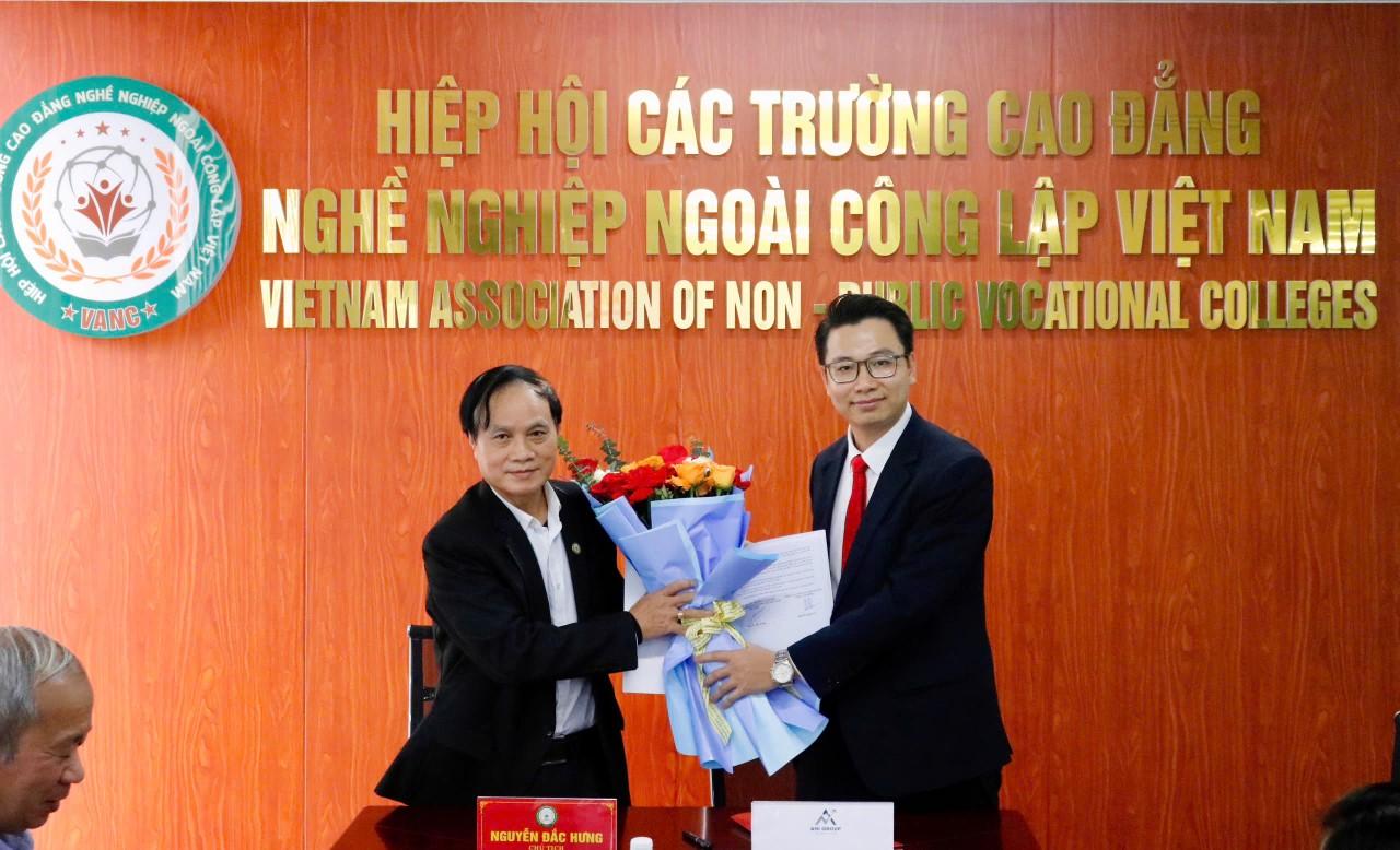 Buổi lễ ký kết diễn ra tốt đẹp và thuận lợi đánh dấu một bước tiến mới trong việc cung ứng sinh viên sang thực tập và làm việc tại nước ngoài.