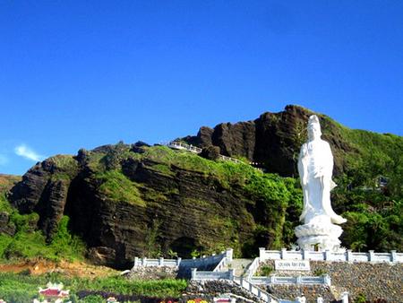 Chùa Hang - ngôi chùa đẹp nhất trên đảo Lý Sơn