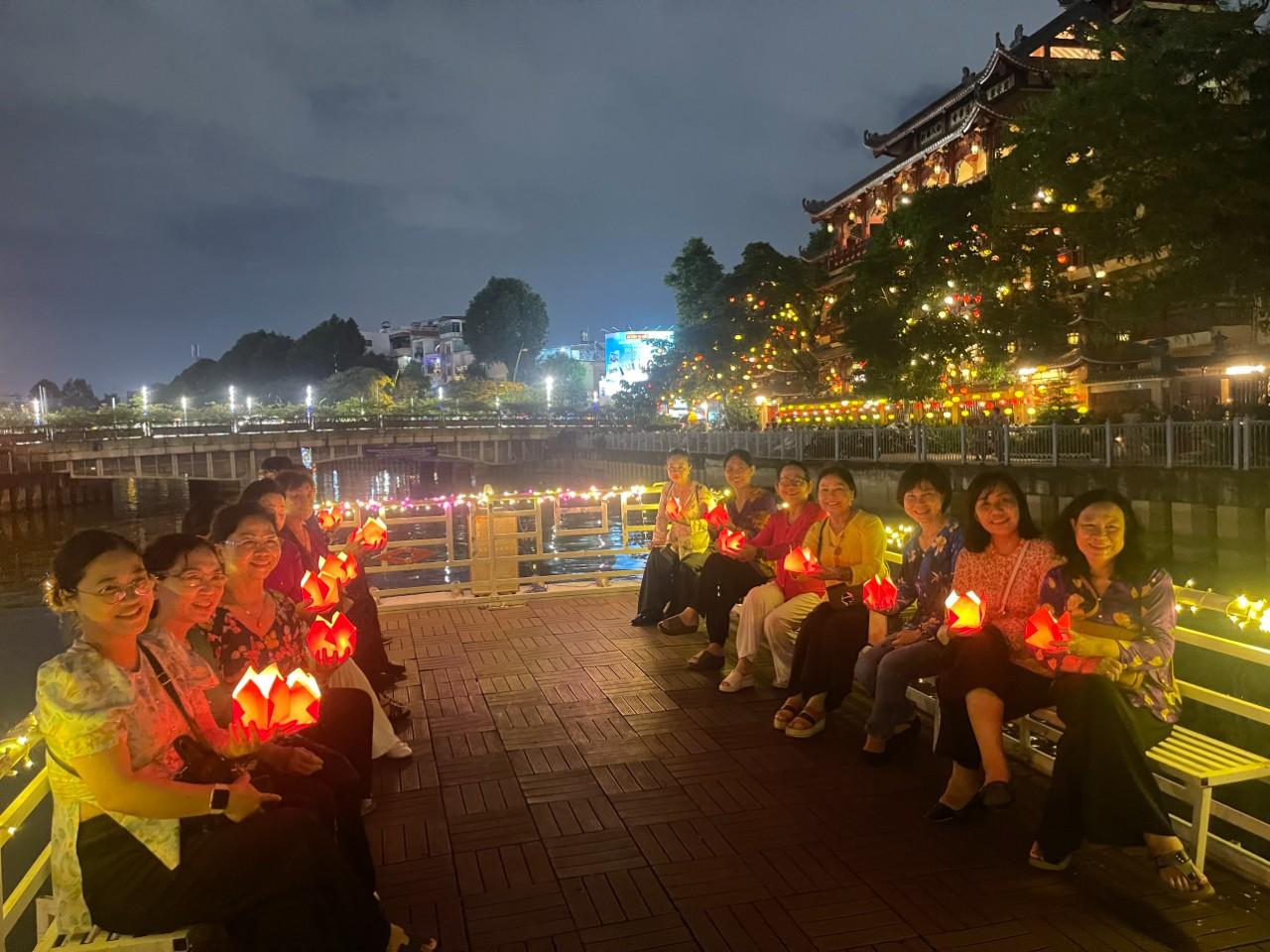 Hoạt động Tối