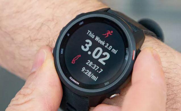 Review có nên mua đồng hồ chạy bộ Garmin Forerunner 245 music hay không?