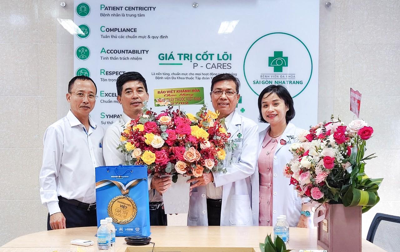 Nhân dịp kỷ niệm 69 năm Ngày Thầy thuốc Việt Nam, BVĐK Sài Gòn Nha Trang vinh dự được tiếp các cấp lãnh đạo Tỉnh, thành phố, địa phương  cùng các Cơ quan ban ngành, đơn vị báo chí, các đối tác và doanh nghiệp đến thăm hỏi, chúc mừng