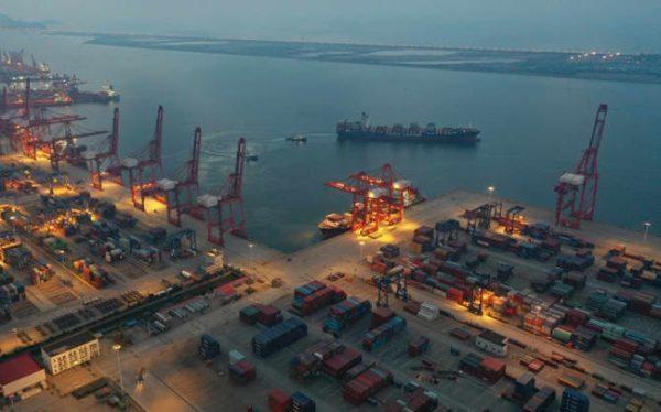 Cảng Yantian nằm ở trung tâm xuất khẩu và công nghiệp Thẩm Quyến đã ngừng nhận hàng container