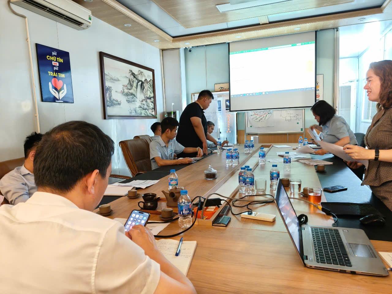 Bà Phạm Thị Quý - Chuyên gia, Chủ tich HĐQT Tâm Trí Group làm việc cùng BLĐ GHT Group