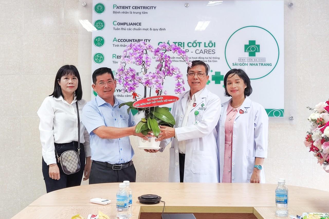 Nhân dịp kỷ niệm 69 năm Ngày Thầy thuốc Việt Nam, BVĐK Sài Gòn Nha Trang vinh dự được tiếp các cấp lãnh đạo Tỉnh, thành phố, địa phương  cùng các Cơ quan ban ngành, đơn vị báo chí, các đối tác và doanh nghiệp đến thăm hỏi, chúc mừng