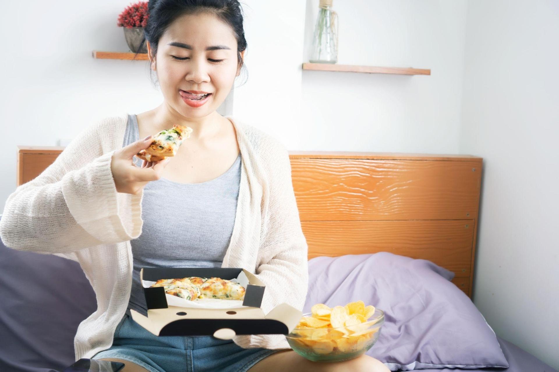 Chế độ ăn uống thiếu khoa học chính là nguyên nhân khiến sức khỏe và vẻ đẹp suy giảm