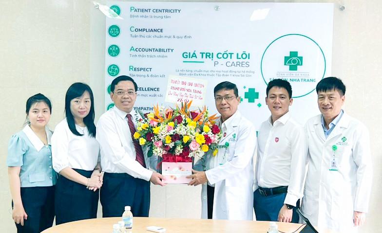 Nhân dịp kỷ niệm 69 năm Ngày Thầy thuốc Việt Nam, BVĐK Sài Gòn Nha Trang vinh dự được tiếp các cấp lãnh đạo Tỉnh, thành phố, địa phương  cùng các Cơ quan ban ngành, đơn vị báo chí, các đối tác và doanh nghiệp đến thăm hỏi, chúc mừng